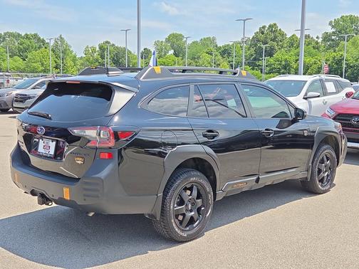 Crystal Black Silica 2024 Subaru Outback Wilderness