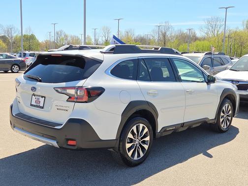 Crystal White Pearl 2025 Subaru Outback Touring XT