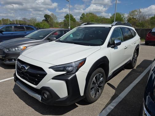 Crystal White Pearl 2023 Subaru Outback Touring XT
