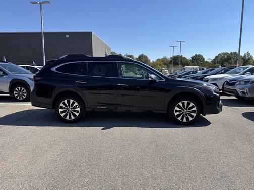 Crystal Black Silica 2024 Subaru Outback Touring XT