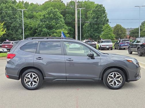 Magnetite Gray Metallic 2024 Subaru Forester Premium