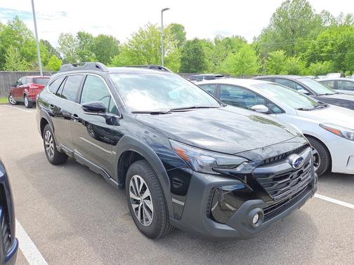 Crystal Black Silica 2025 Subaru Outback Premium