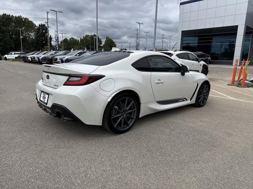 Crystal White Pearl 2023 Subaru BRZ Limited