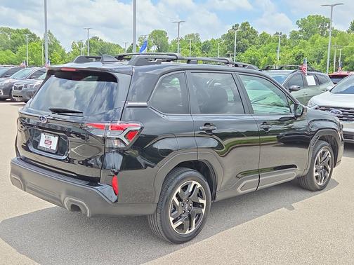 Crystal Black Silica 2025 Subaru Forester Limited