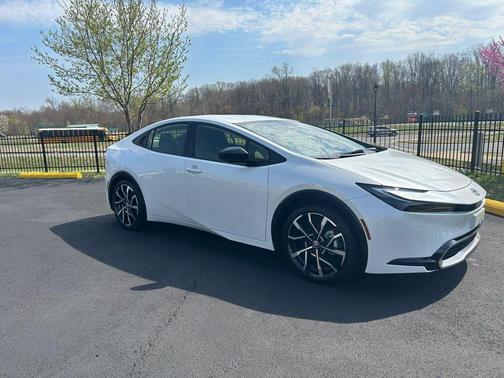 Wind Chill Pearl 2026 Toyota Prius Plug-In Hybrid XSE