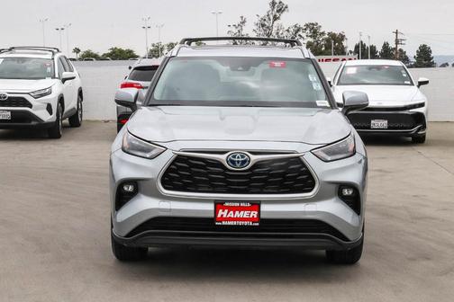 Celestial Silver Metallic 2024 Toyota Highlander Hybrid XLE