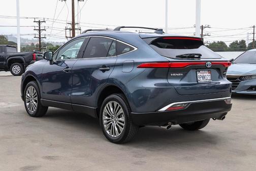 Coastal Gray 2024 Toyota Venza XLE