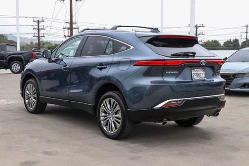 Coastal Gray 2024 Toyota Venza XLE