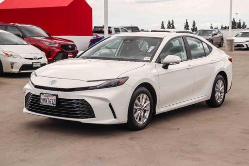 Ice 2025 Toyota Camry LE