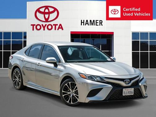 Celestial Silver Metallic 2019 Toyota Camry SE