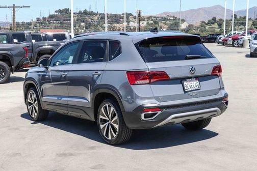 Pure Gray 2022 Volkswagen Taos 1.5T SE