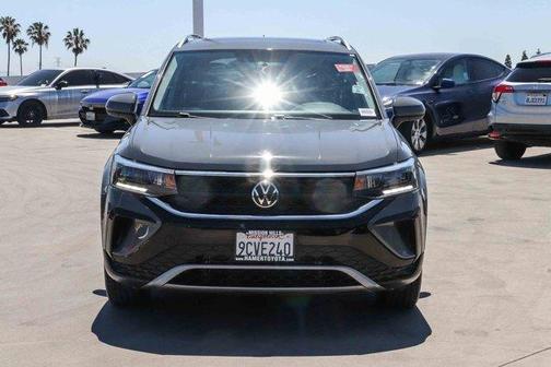 Pure Gray 2022 Volkswagen Taos 1.5T SE