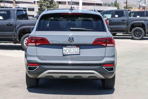 Pure Gray 2022 Volkswagen Taos 1.5T SE