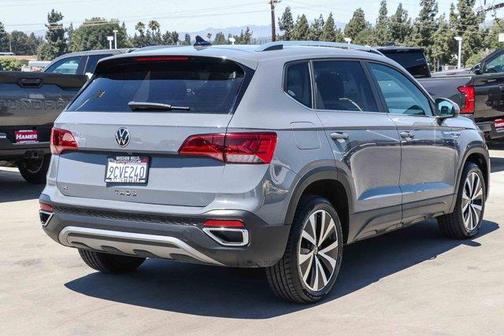 Pure Gray 2022 Volkswagen Taos 1.5T SE