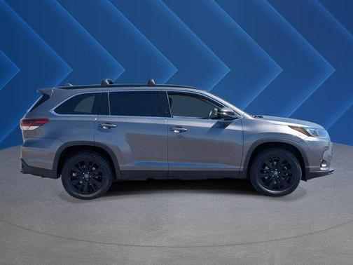 Predawn Gray Mica 2019 Toyota Highlander SE