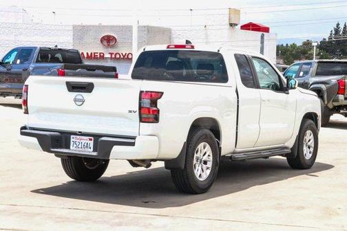Glacier White 2024 Nissan Frontier SV