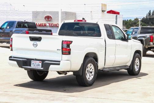 Glacier White 2024 Nissan Frontier SV