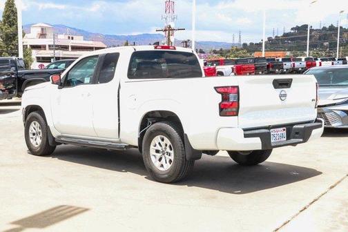 Glacier White 2024 Nissan Frontier SV