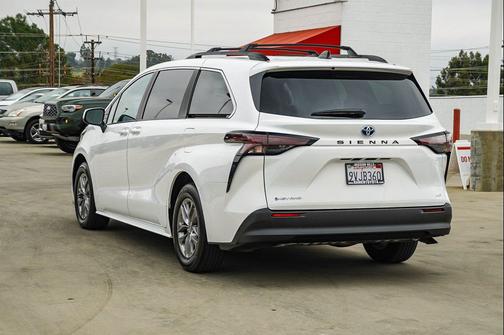 Ice Cap 2025 Toyota Sienna LE