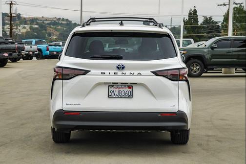 Ice Cap 2025 Toyota Sienna LE