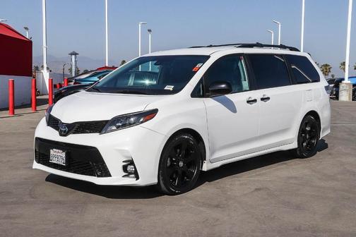 Super White 2020 Toyota Sienna SE