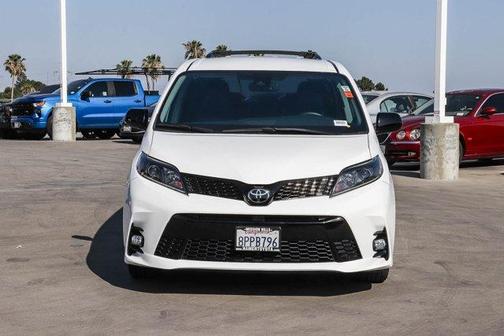Super White 2020 Toyota Sienna SE