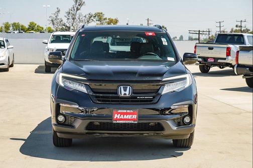 Crystal Black Pearl 2022 Honda Pilot AWD Black Edition