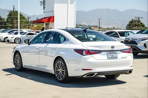 White Pearl 2025 Lexus ES 350 Base
