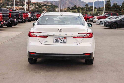 Ice Cap 2025 Toyota Camry LE