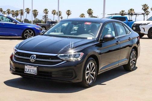 Deep Black Pearl Effect 2024 Volkswagen Jetta 1.5T S