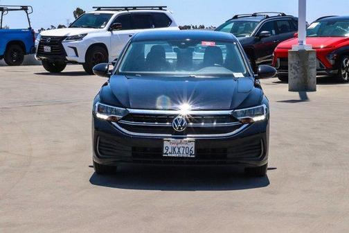 Deep Black Pearl Effect 2024 Volkswagen Jetta 1.5T S
