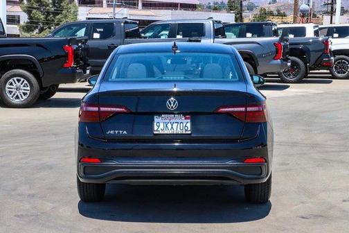 Deep Black Pearl Effect 2024 Volkswagen Jetta 1.5T S