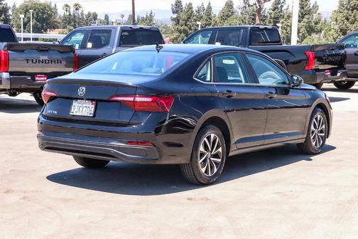 Deep Black Pearl Effect 2024 Volkswagen Jetta 1.5T S