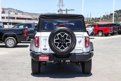 Oxford White 2022 Ford Bronco Outer Banks