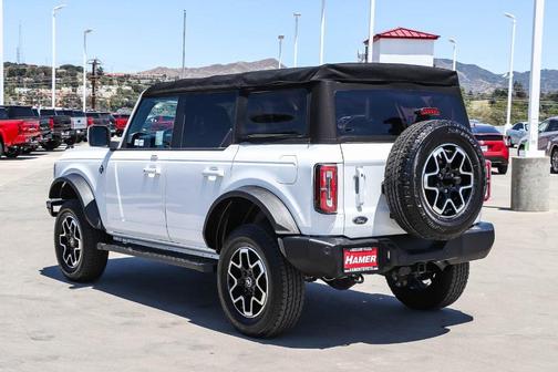 Oxford White 2022 Ford Bronco Outer Banks
