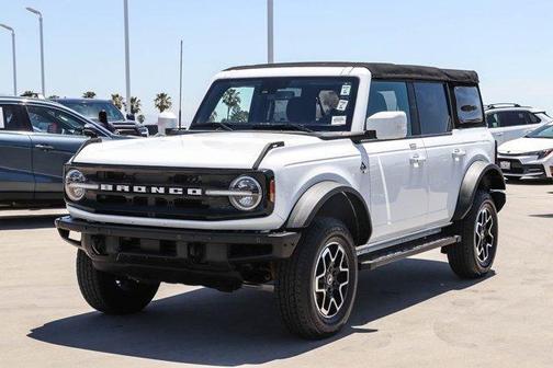 Oxford White 2022 Ford Bronco Outer Banks