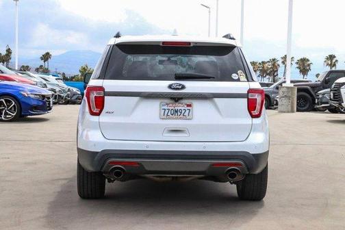 Oxford White 2017 Ford Explorer XLT