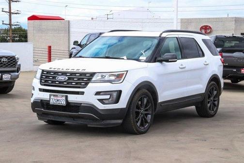 Oxford White 2017 Ford Explorer XLT