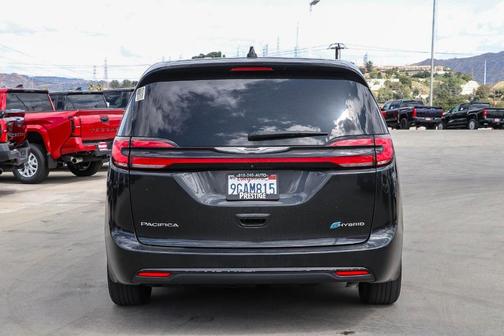 Brilliant Black Crystal Pearlcoat 2022 Chrysler Pacifica Hybrid Touring L