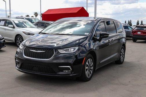Brilliant Black Crystal Pearlcoat 2022 Chrysler Pacifica Hybrid Touring L