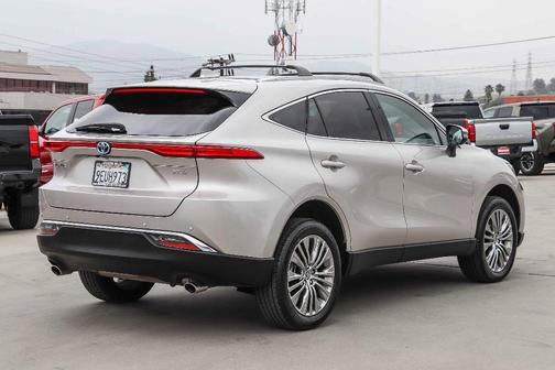 Titanium Glow 2023 Toyota Venza XLE