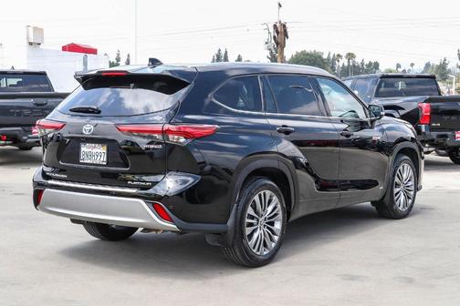 Midnight Black Metallic 2020 Toyota Highlander Hybrid Platinum