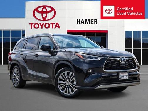 Midnight Black Metallic 2020 Toyota Highlander Hybrid Platinum