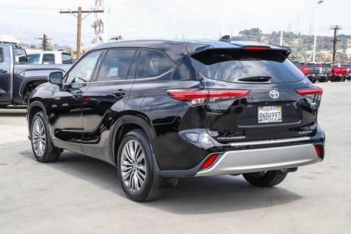 Midnight Black Metallic 2020 Toyota Highlander Hybrid Platinum