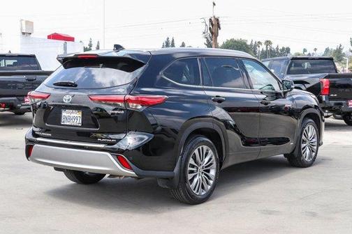 Midnight Black Metallic 2020 Toyota Highlander Hybrid Platinum