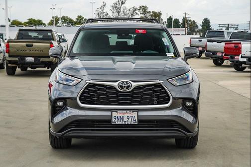 Magnetic Gray Metallic 2024 Toyota Highlander LE