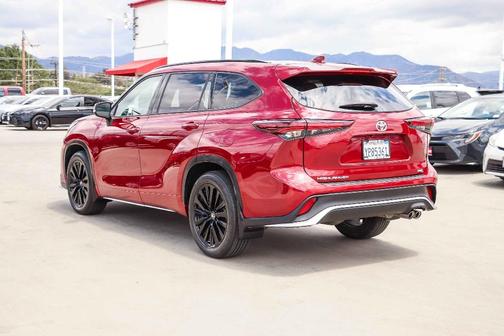 Ruby Flare Pearl 2024 Toyota Highlander XSE
