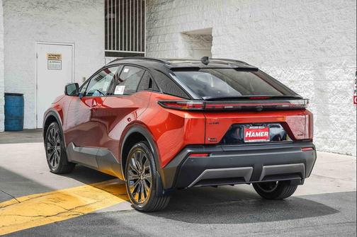Tandoori w/Midnight Black Metallic Roof 2026 Toyota C-HR XSE