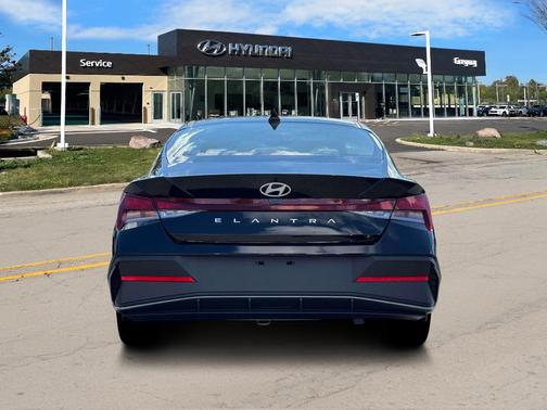 Black 2026 Hyundai ELANTRA SE