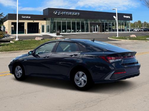 Black 2026 Hyundai ELANTRA SE